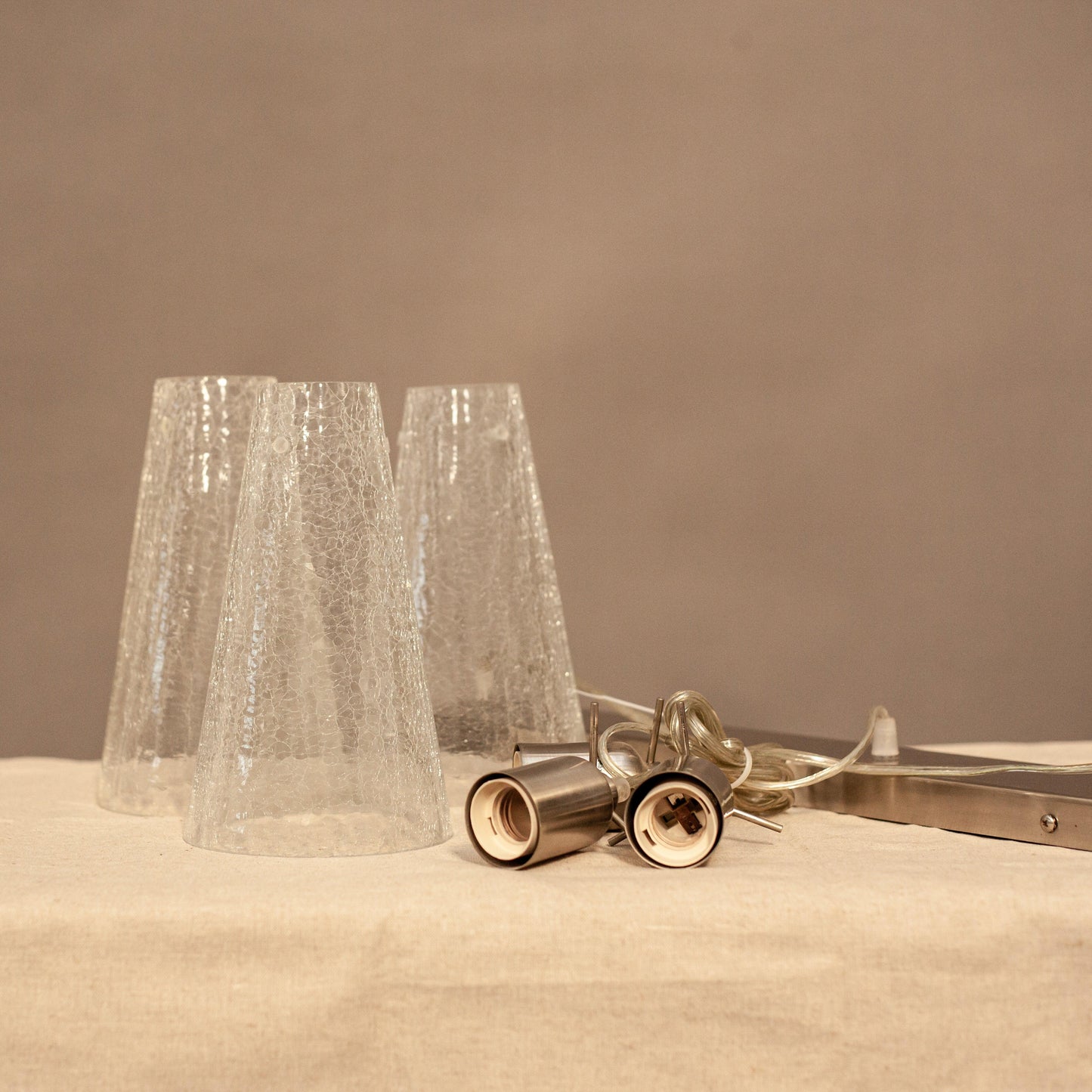 Компоненти на дизайнерско осветително тяло (Parts of Modern Glass Pendant Lighting) – Прецизна изработка и монтаж – Exploded View