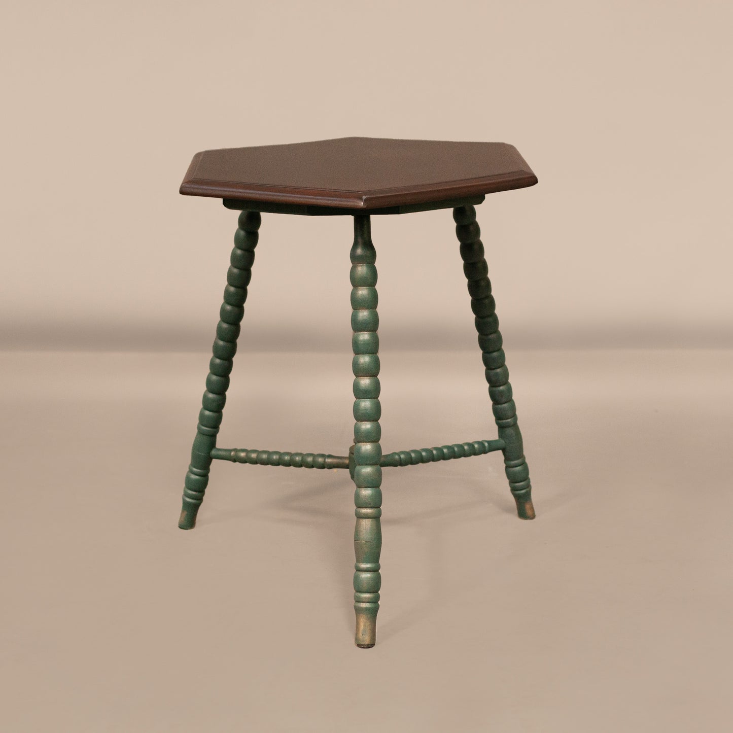 Реновирана антикварна масичка в изумрудено зелено (Refurbished Emerald Green Antique Side Table) – XIX век – Front View