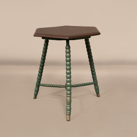 Реновирана антикварна масичка в изумрудено зелено (Refurbished Emerald Green Antique Side Table) – XIX век – Front View