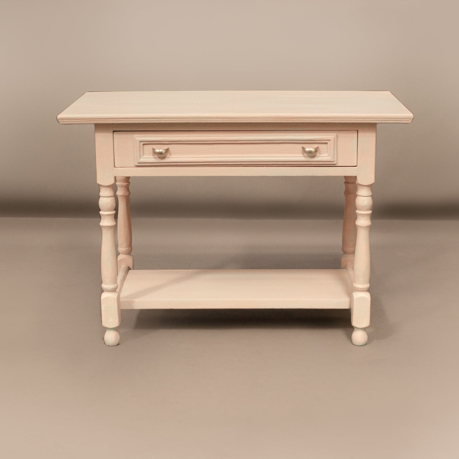 Реновирана винтидж масичка в розово и мента (Refurbished Vintage Side Table in Pink and Mint) – Пастелен дизайн – Front View