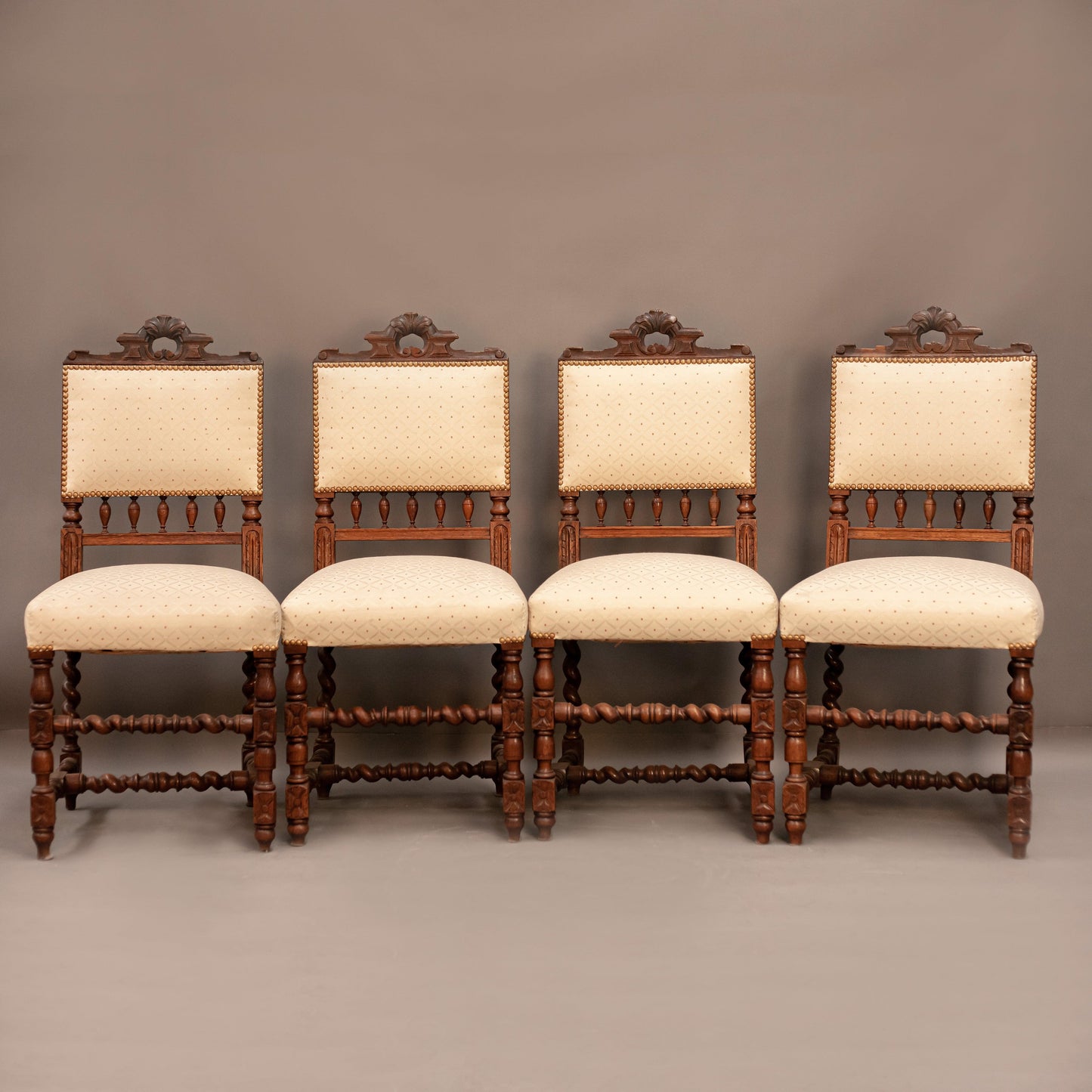 Реставрирани антични столове с нова кремава тапицерия (Restored Antique Chairs with New Cream Upholstery) – Ръчна дърворезба – Group Shot