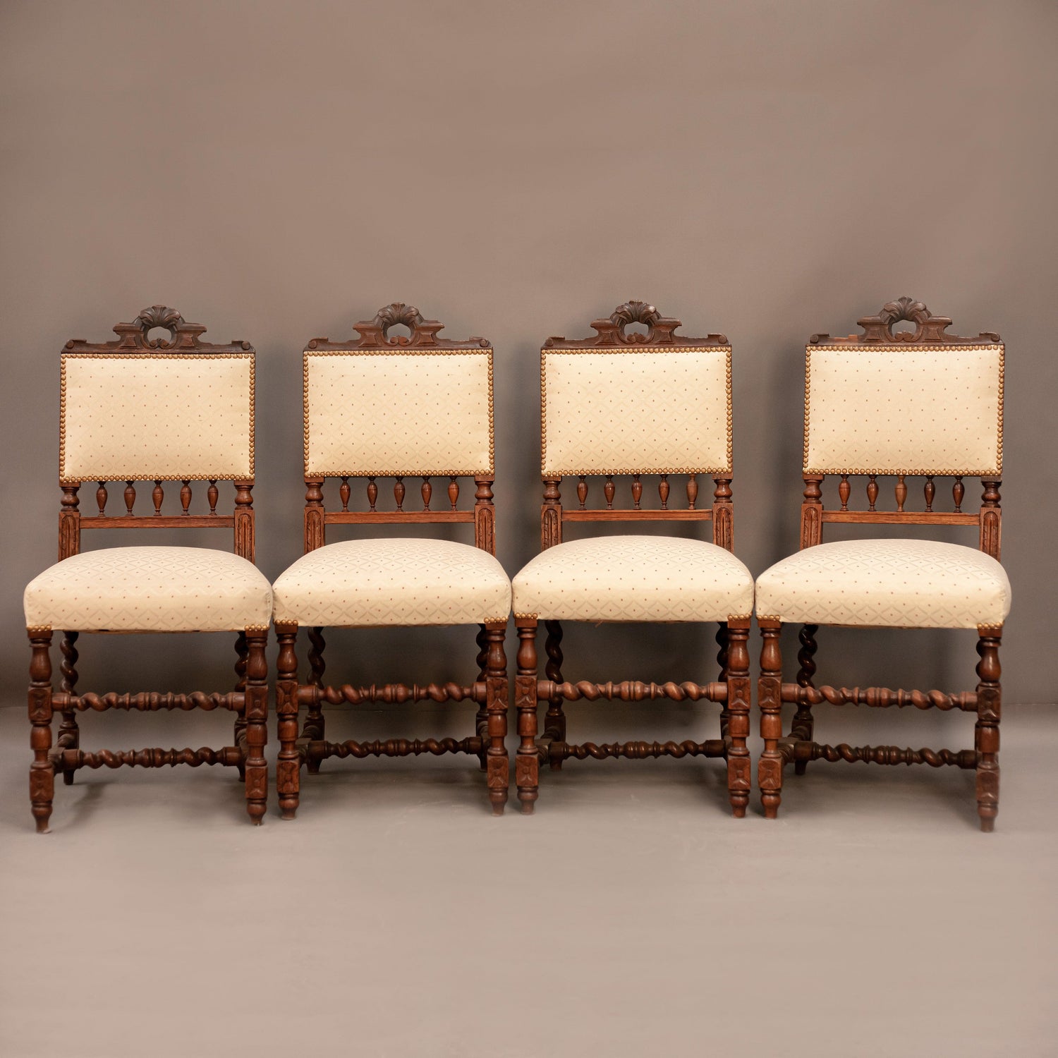 Реставрирани антични столове с нова кремава тапицерия (Restored Antique Chairs with New Cream Upholstery) – Ръчна дърворезба – Group Shot