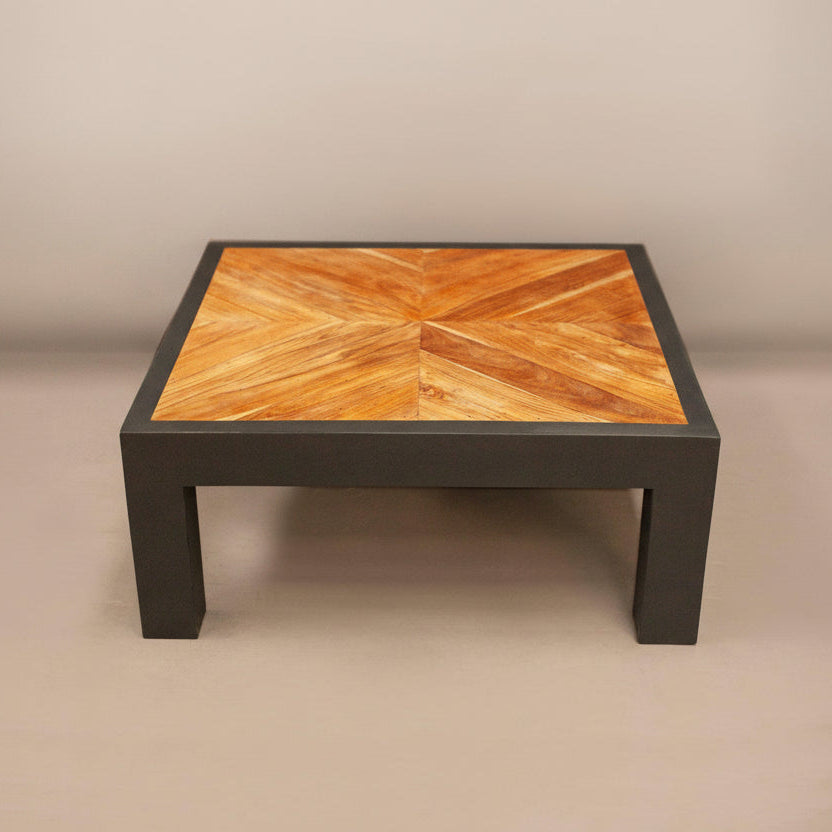 Рустикална ниска маса за кафе от масивно дърво (Rustic Solid Wood Low Coffee Table) – Реновирана от My Dutch House – Perspective View