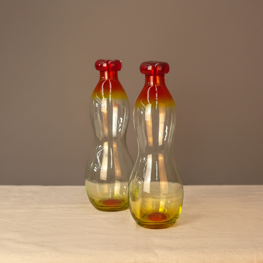 Комплект от 2 ръчно изработени арт вази от стъкло (Set of 2 Handmade Art Glass Vases) – Наситени цветове и абстрактни форми – Front View