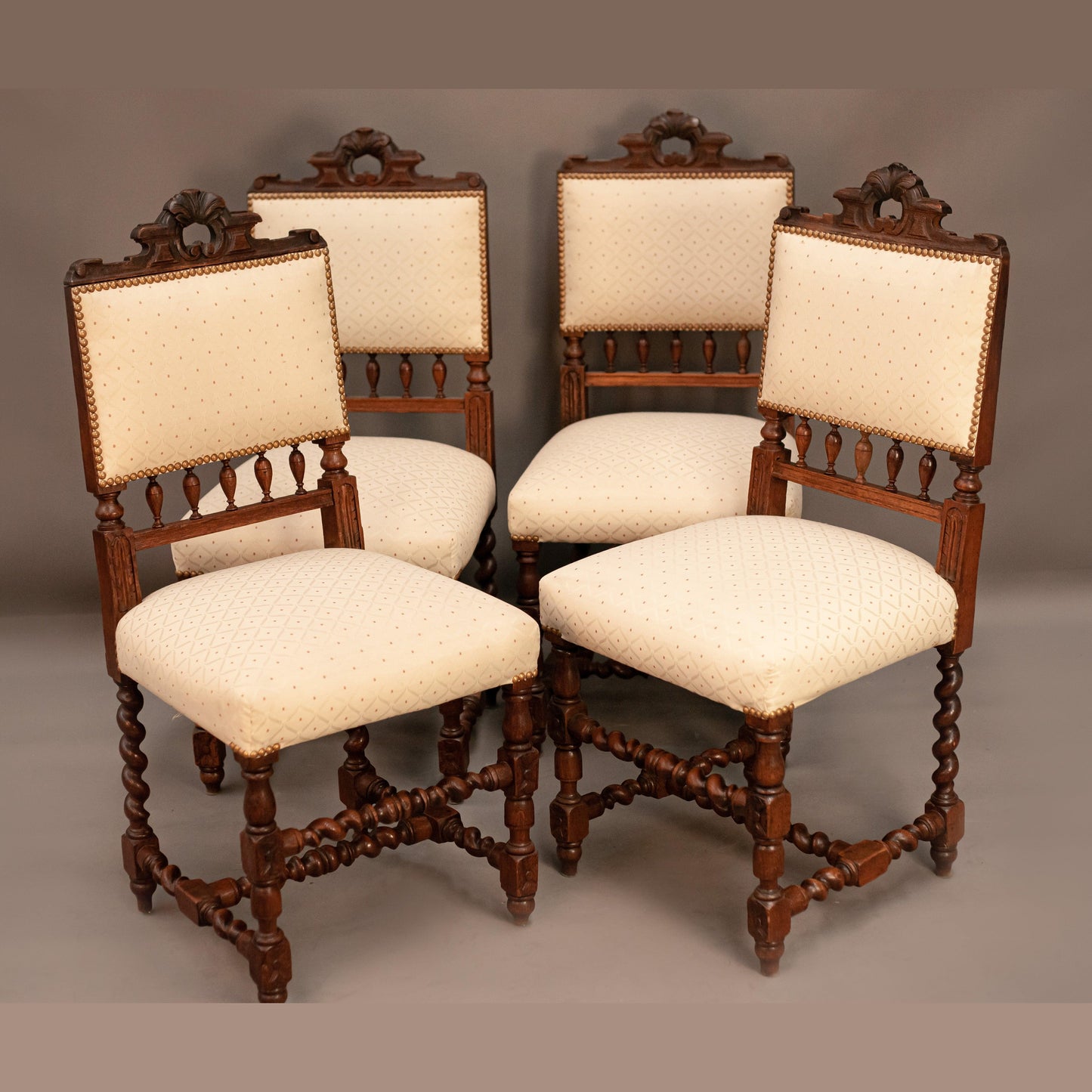 Комплект от 4 антикварни стола в стил Неоренесанс (Set of 4 Antique Neo-Renaissance Chairs) – Масивен орех и дъб – Front Group View