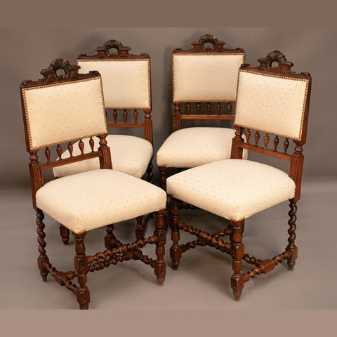 Комплект от 4 антикварни стола в стил Неоренесанс (Set of 4 Antique Neo-Renaissance Chairs) – Масивен орех и дъб – Front Group View