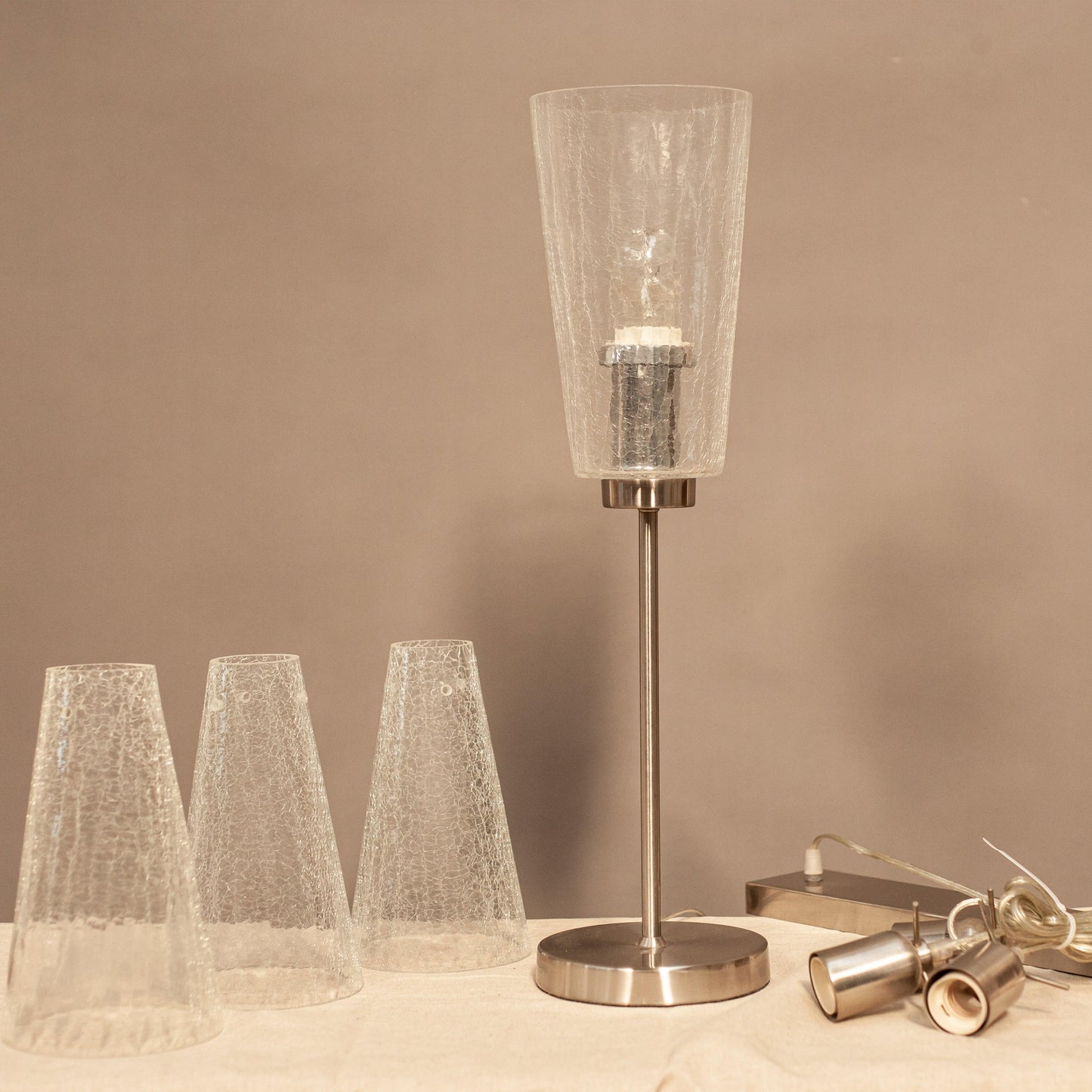 Комплект настолна лампа и лампион от напукано стъкло (Set of Crackle Glass Table and Floor Lamps) – Модерен дизайн с матиран никел – Full Set View