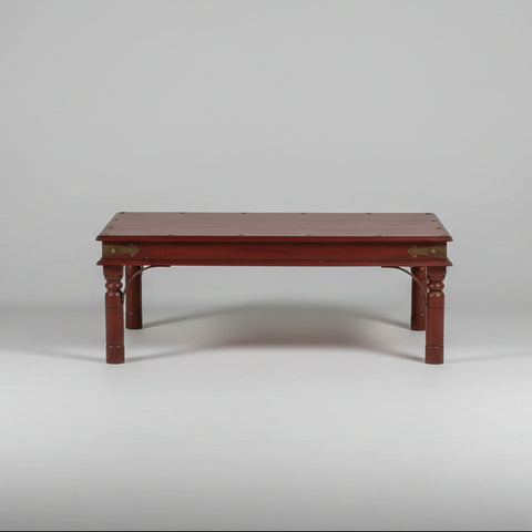 Масивна холна маса в колониален стил (Solid Wood Colonial Coffee Table) – Резбовани крака и метален обков – Front View