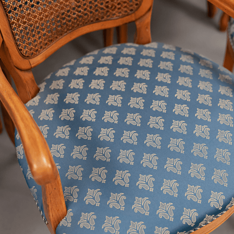 Нова кралско синя тапицерия с орнаменти (New Royal Blue Damask Upholstery) – Реновиран френски антиквариат – Fabric Detail